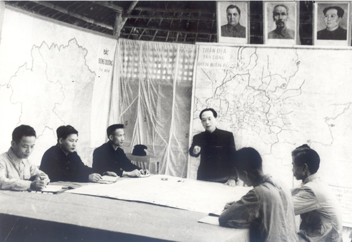 The Command and Party Committee of the Điện Biên Phủ front, from left to right: Head of Supply (Logistics) Đặng Kim Giang, Head of Politics Lê Liêm, Chief of Staff Hoàng Văn Thái, Commander and Party Secretary Võ Nguyên Giáp